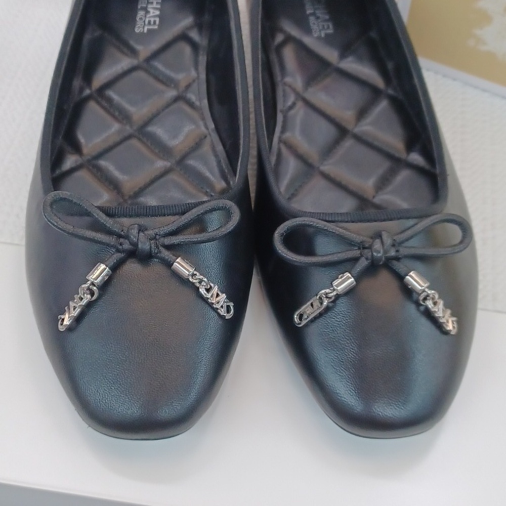 Michael Kors Nori Flat NIB